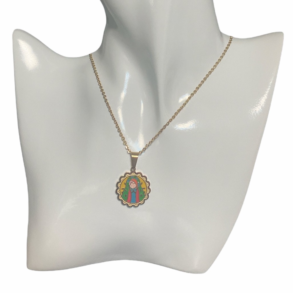 Gold tone Christian kid virgen necklace🧩